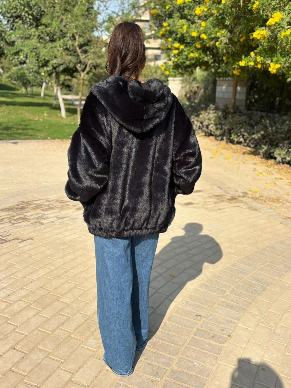 Black fur jacket (one size)