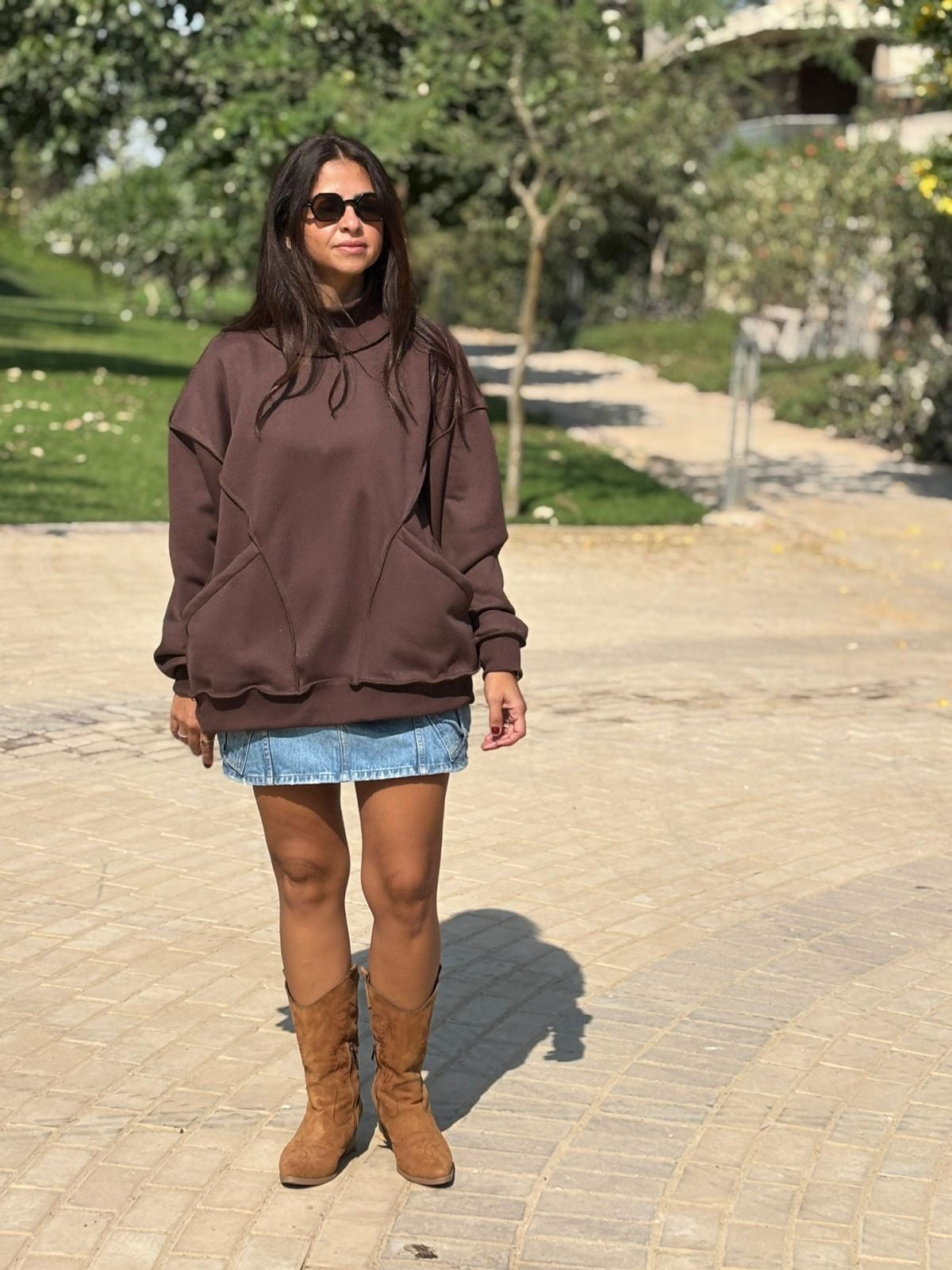 Brown sweatshirt (one size)