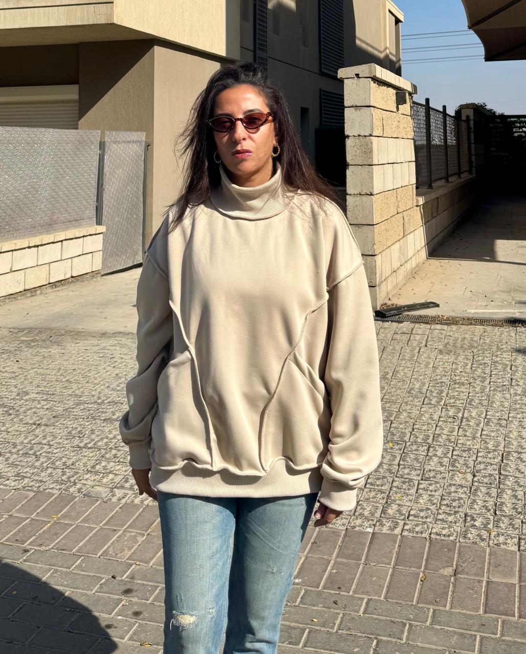 Beige sweatshirt (one size)