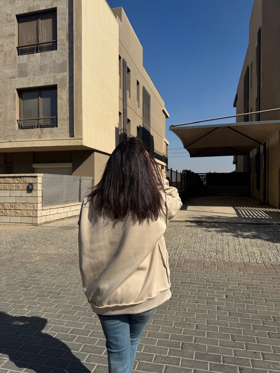 Beige sweatshirt (one size)